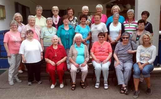 11 Von 60 bis 85 Jahren. Alle fühlen sich in unserer Gruppe wohl. Immer dienstags um 18.00 Uhr treffen sich die Damen mit Ihrer Übungsleiterin Evelin Hauth in der Schulturnhalle.