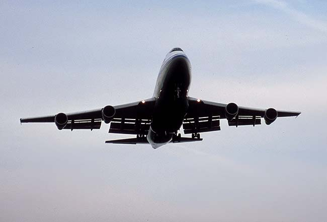 Flugzeugabgase - stark steigend und dreimal so gefährlich!