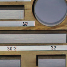 to DIN EN ISO 3650/1 in wooden case Planglas Planar glass mm Anzahl Pcs. Maß der Endmaße 318.200-5 5,1/10,3/15,0/20,2/25,0 109,80 318.
