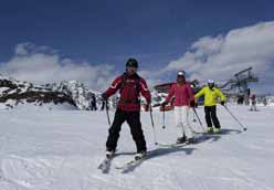 Die Tiroler Schneesportlehrer haben dafür allerhand Tipps und Tricks parat, nehmen Anfängern die Angst, frischen bei Wiedereinsteigern altes Wissen auf und bringen Schwung in die Bewegungen. Über 7.
