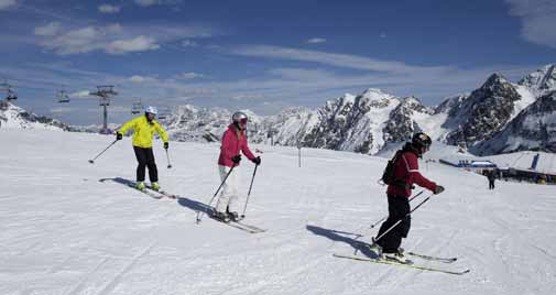 Mit der richtigen Ausrüstung Wer nach Tirol zum Skifahren kommt, braucht sich eigentlich über die Ausrüstung keine großen Gedanken zu machen.