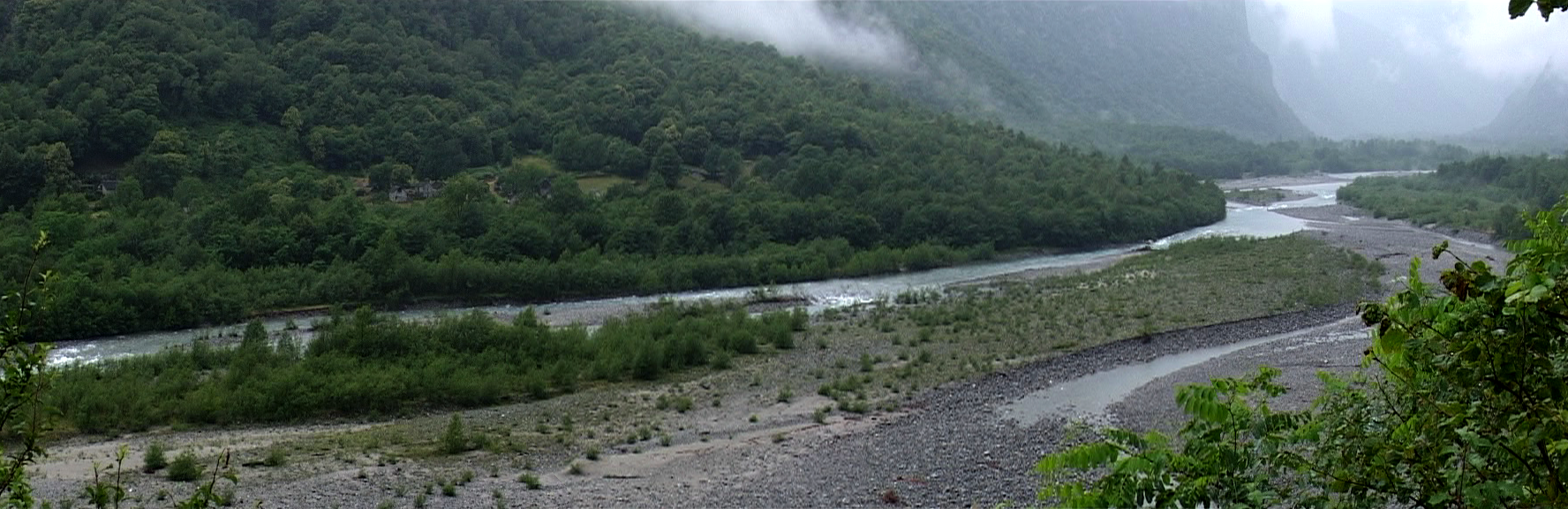 Ökologiebild Benennen von Vegetationen, Charakteristische Arten, Höhenstufe, Einordnen in ein Ökogramm und eine spezifische Frage. A B a) Wie heissen Vegetation A und B.