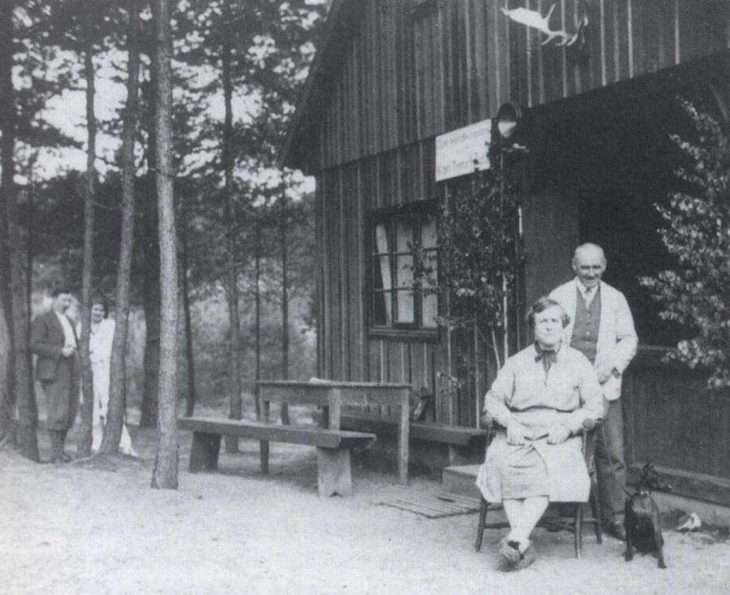 1942 übernehmen Otto Bosse und Elise-Charlotte Seebohm aus Stadthagen den gesamten Bereich zwischen Ufer, Weiße Riede und Rote-Kreuz- Str. mit Haus.