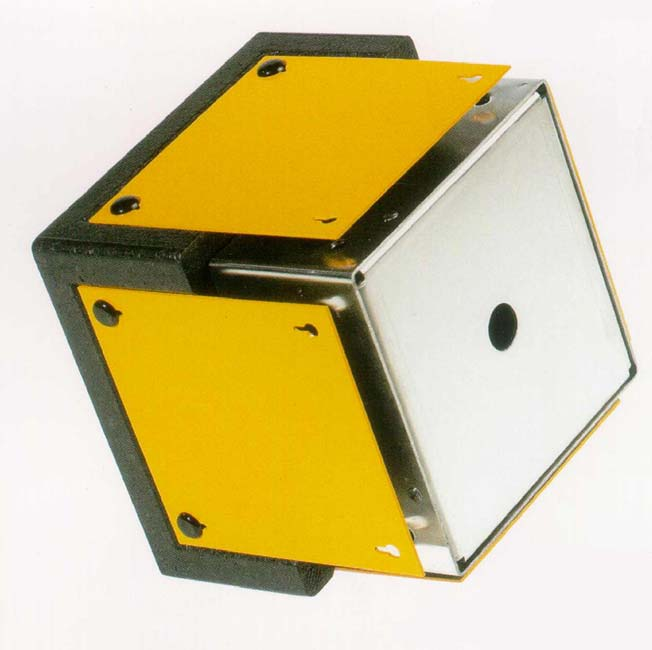 Isotroper Aufbau NF-E-Feldsonde Drei Platten isotrop angeordnet Dreidimensionale Messung Die unterschiedlichen