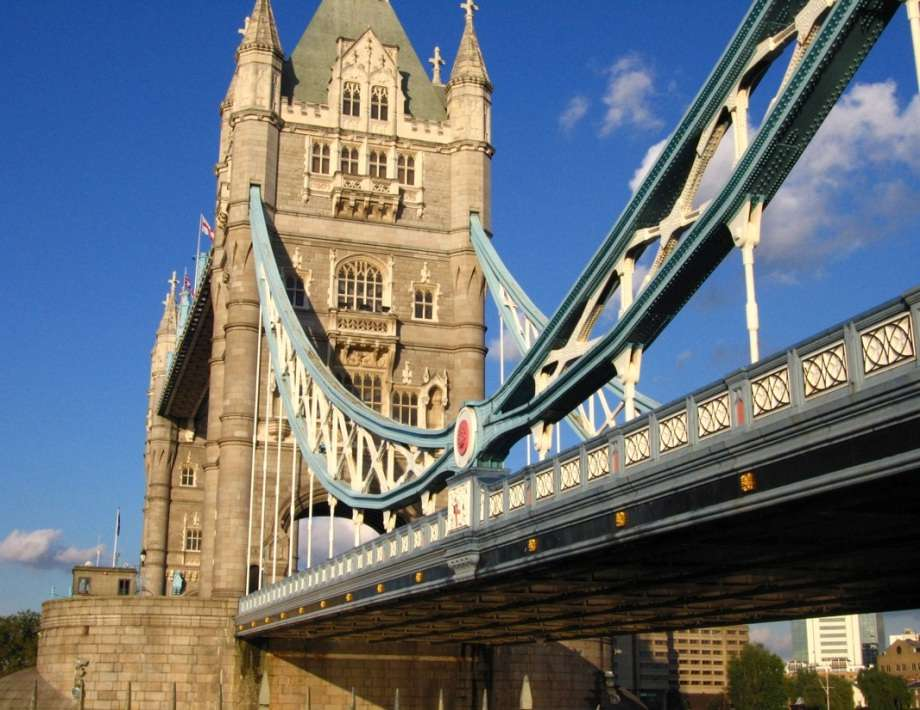 Tower Bridge, St. Paul s Cathedral, Tate Modern, Globe, London Eye, Big Ben, Houses of Parliament,.