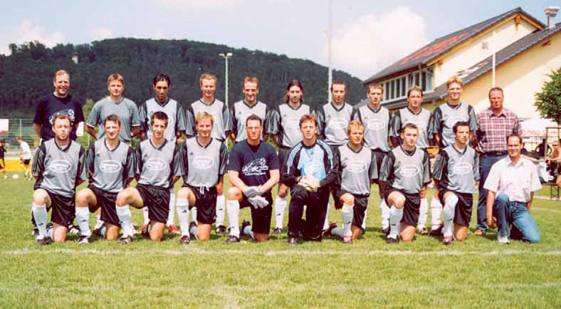 18 Heimspiel Nr. 5 2008/2009 FSV-HISTORIE Momentaufnahmen aus über 80 Jahren Fußball beim FSV 2001/2002 Der Beginn der Ära Claus-Peter Zick in Steinbach.