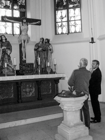 Weihbischof W. Theising interessierter Besucher in unserer Pfarrkirche Förderkreis Pfarrkirche St. Anna Materborn Am 13.09.2012 besuchte der Weihbischof Wilfried Theising unsere Gemeinde.