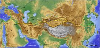 WAS MAN WISSEN SOLLTE Es gibt nicht die eine Route, es gibt viele Routen über Zentralasien Über die Seidenstraße wurde nicht nur Seide transportiert Die Bezeichnung geht auf den im 19.