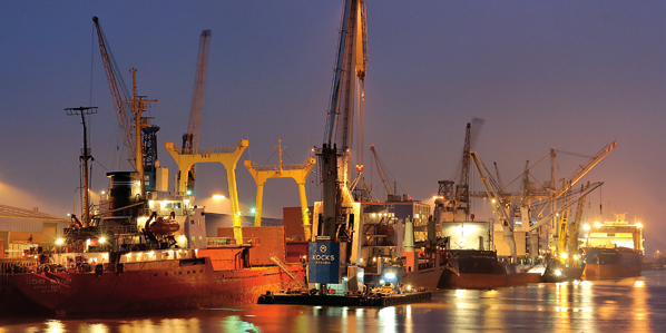 An den ISPS-zertifizierten Terminals schlägt die BLG Cargo Logistics vor allem Stahlprodukte, Maschinen, Anlagen, Forsterzeugnisse sowie Schwergüter mit Stückgewichten bis zu 650 Tonnen um.