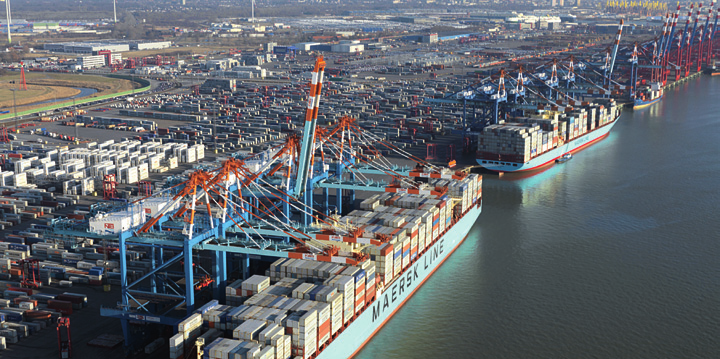 10 BOXEN-STOPP FÜR MEGA-CARRIER CONTAINER-TERMINAL BREMERHAVEN AUTODREHSCHEIBE MIT WELTFORMAT AUTO-TERMINAL BREMERHAVEN 11 Terminals in Bremerhaven Als viertgrößter Container hafen Europas ist