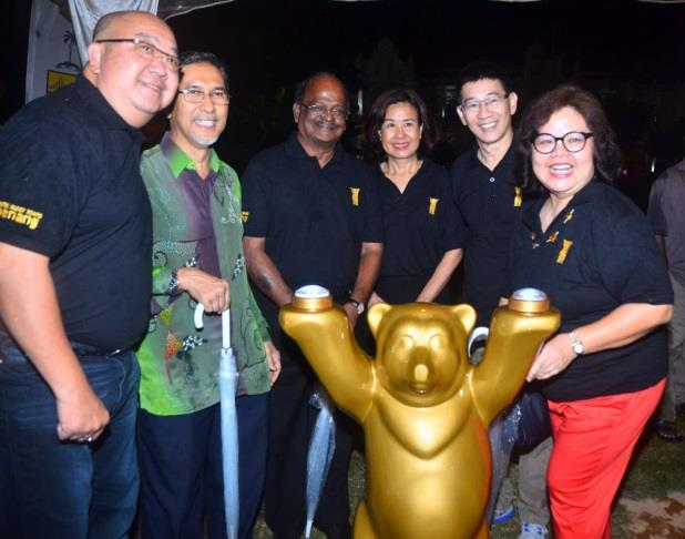 Buddy Bear Mail 2 / 2016 United Buddy Bears zu Besuch in Malaysia Die United Buddy Bears reisen