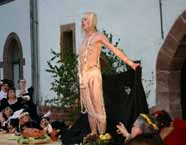 Ab Oktober 2006 saßen unsere fleißigen Schneiderinnen fast jeden Mittwoch und nähten unter der Anleitung und nach den Ideen von Jana Freiberg- Mikat mittelalterliche Kostüme für die fast 40