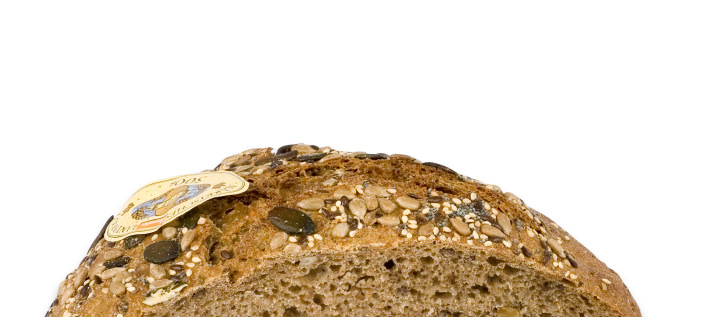 !! geröstete Walnüsse und ein Schuss Honig verfeinern dieses Brot und machen es zu einer Delikatesse. Urgetreide (Urkorn) Emmer - ist eine der ältesten von Menschen kultivierten Getreidearten.