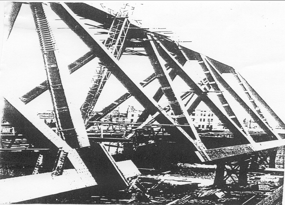 Dreigurtbrücke über die Rur bei Düren (1930) Wiederaufbau der Brücke 1947/1948 Verzerrungs- und Verschiebungsmessungen an der Dreigurtbrücke Düren in den Jahren 1996/97 dienten als Grundlage für eine