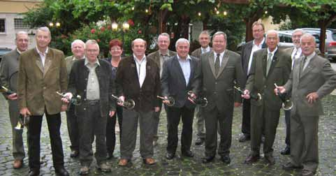Jagd & Jäger in Rheinland-Pfalz November 2013 Die Jagdhornbläsergruppe Zell feierte ihr 50jähriges Bestehen. glieder gehören noch der Gruppe an, davon sind immer noch drei aktiv!