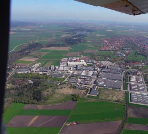 Wirtschaftsstandort Bobingen WIRTSCHAFTSSTRUKTUR Seit über 100 Jahren verfügt Bobingen über reichhaltige Erfahrungen als Standort für Industrieproduktion.