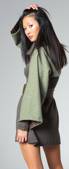 SHARMEL. Alles in Einem: Schal, Ärmelpaar, Weste und Röckchen Sophisticated oder sportiv, sexy oder subtil. Material und Farbe entscheiden über Sharmels Eindruck.