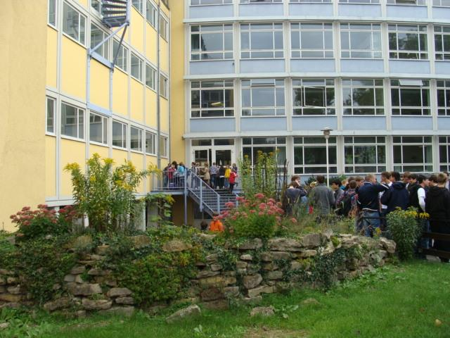 Das Humboldt-Gymnasium startet in der Regel mit vier 5. Klassen zu je 25 Schülern.