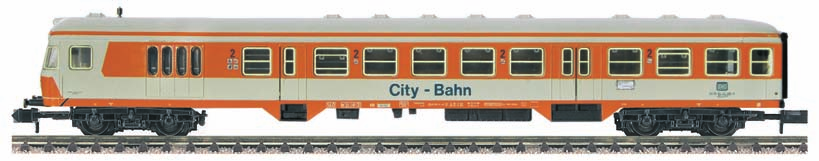 Die Lokomotiven der BR 218 wurden farblich den Zügen angepasst, um einen hohen Erkennungswert der City-Bahn zu erzielen.