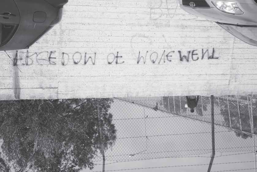 Der Wunsch nach Bewegungsfreiheit an den Mauern vom "Moria"-Hotspot auf Lesbos Die Karriere der Hotspots - Vom Registrierungszentrum zum Abschiebeknast Nach den Migrationsbewegungen des letzten