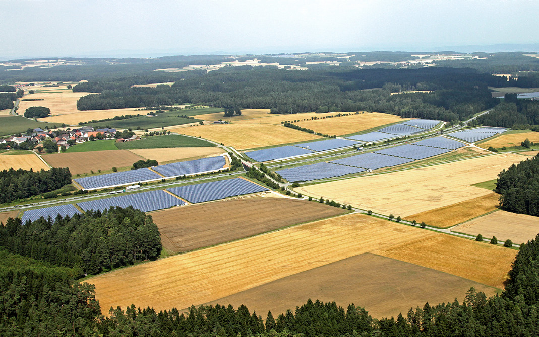 Solarkraftwerk Feulersdorf Flächen mit einem tendenziell geringen ökologischen Bodenwert. Die energetische Amortisationszeit der Module kann mit rund zwei Jahren angesetzt werden.