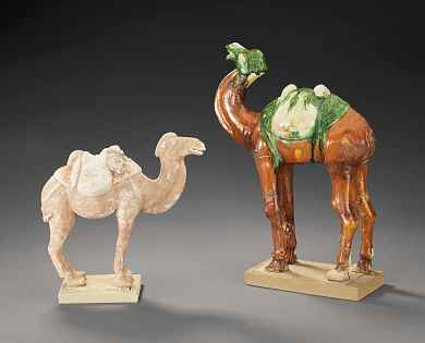 3840 Baktrisches Kamel, China, Tang Keramik mit Spuren von Kaltbemalung. Restauriert. H=31cm CHF 3000/5 000. EUR 2250/3 750.