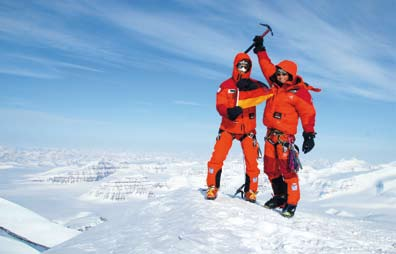DAV Panorama 6/2008 DAV-geförderte Expeditionen Weltweit erfolgreich für den Alpenverein Mit finanzieller Unterstützung des DAV waren etliche ambitionierte Alpinisten in den Bergen der Welt unterwegs