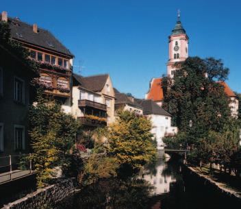 Wissenswertes über Krumbach (Schwaben) Die ehemalige Kreisstadt Krumbach (Schwaben) liegt im Süden des Landkreises Günzburg und bildet dort den geographischen, wirtschaftlichen und kulturellen