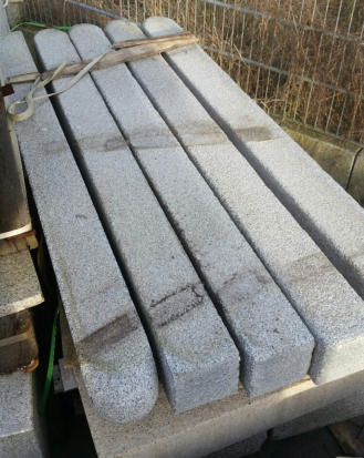 Granit-Stele grau gestockt mit Rundkopf 12 x 12 x 150cm
