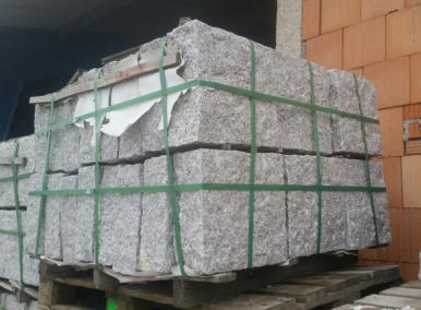 Granit-Palisaden hellgrau gespitzt (G603) 12 x 30 x 30cm