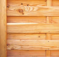 Holz - ein natürlicher Werkstoff Holz ist ein natürlicher Werkstoff, jedes einzelne Produkt unterscheidet sich in Struktur und Faserverlauf.