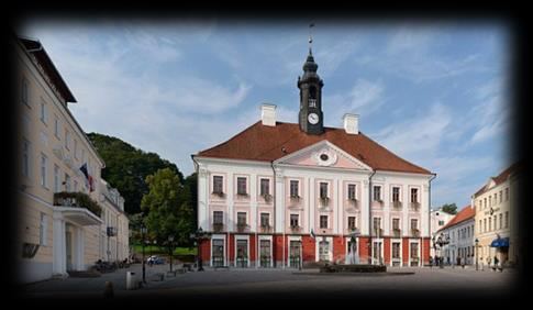 Die historische Stadt am Strand besticht vor allem mit ihrer charmanten Altstadt, der Elisabethkirche, dem Roten Turm, der Villa Ammende und dem Tallinner Tor.