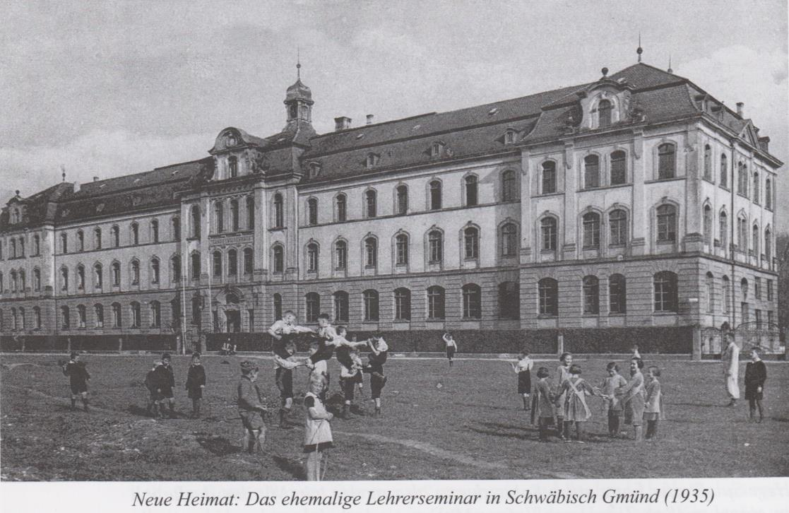 Zwischen 1903 und 1905 wurde nach den Plänen des königlichen Baurats Albert von Beger ein neues Seminargebäude für das katholische Lehrerseminar am heutigen Standort in der Lessingstraße errichtet.