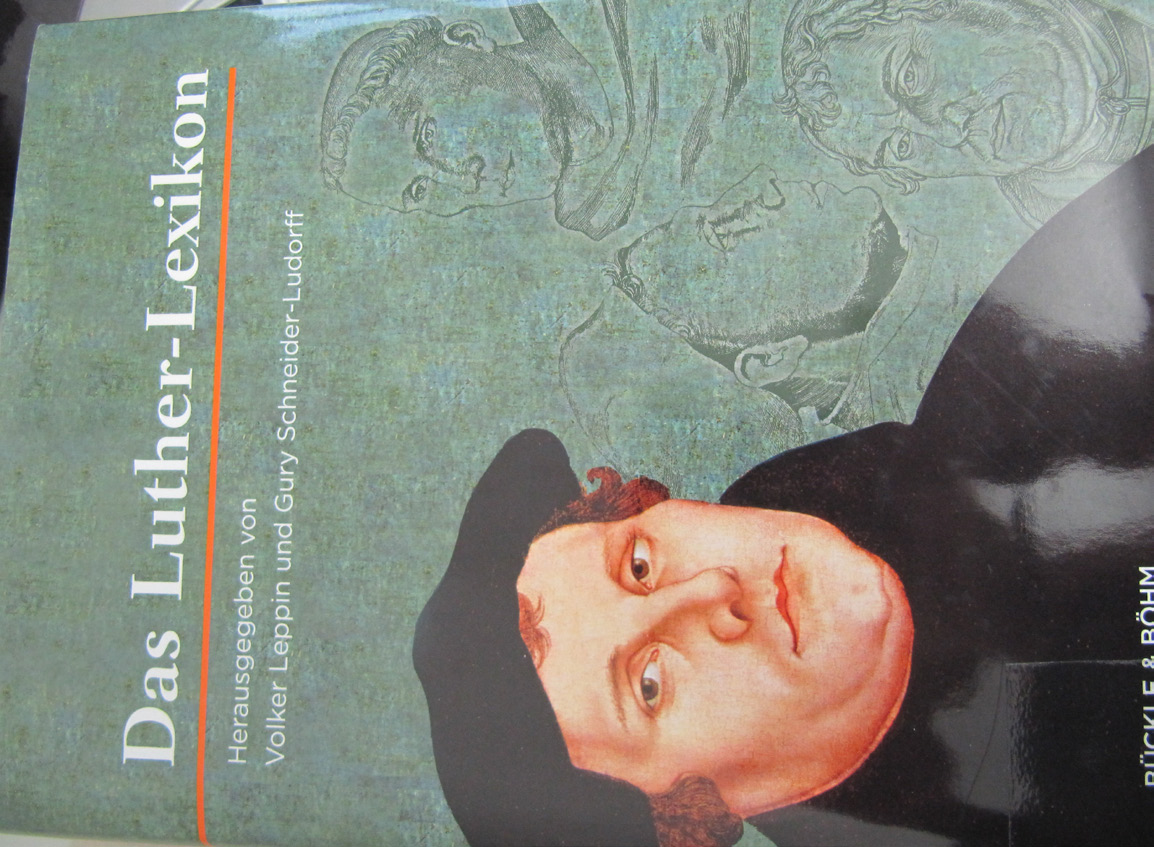 Das Luther-Lexikon Herausgegeben von Volker Leppin und Gury Schneider-Ludorff Martin Luther steht am Schnittpunkt der Zeiten und der Fächer: Seine Theologie hat maßgeblich die Reformation geprägt,
