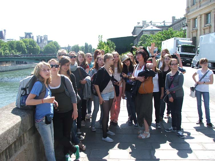 Conciergerie Auf dem Weg zum Louvre kamen wir an der Conciergerie vorbei, wo uns Frau Mar n erklärte, dass