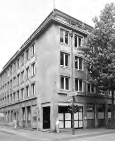 LEITLINIEN ZUR ERHALTUNG UND GESTALTUNG Abb. 43: Geschäftshaus Harmoniestr. 5/7, um 1955 (Quelle: Stadtarchiv MG, Sign. /2/1972) Abb. 44: Bankgebäude Friedrich-Ebert-Str. 37 Abb.