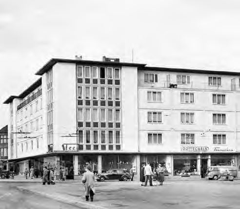 - die Bauten der Gründerzeit mit ihren oftmals stark mit Stuckdekor versehenen Fassaden, etwa die Häuser Marktstraße und Marktstraße 32; - die vermehrt ab Mitte der 1960er-Jahre errichteten Gebäude