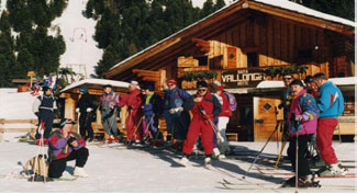 Skisport Seite 19 Ski-Freizeiten im Januar/Februar»Hurra!«So steht es in dicken Lettern in den Annalen des Ski-Clubs, in denen das Kapitel über Skifreizeiten beginnt.
