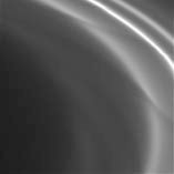 r Direkt nach dem Einschuss in die Umlaufbahn fotografierte Cassini die Saturnringe in bisher unerreichter Detailfülle.