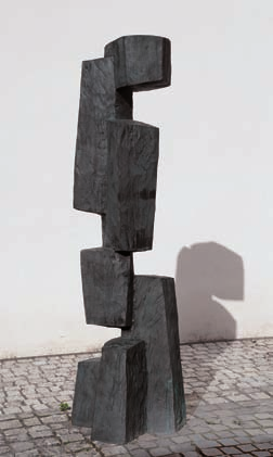 Figur, 1961 Bronze, 206 62 60 cm monogrammiert und nummeriert Auflage: 6 Exemplare Liegen seine künstlerischen Wurzeln in den 1950er Jahren noch in der figurativ-expressionistischen Darstellungsart