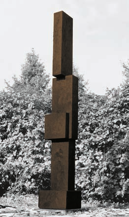 Figur, 1983 Bronze, 280 42 32 cm monogrammiert, Unikat einzelnen geometrischen Teile auf harmonische Weise wiederum als geschlossenes Ganzes zusammenfügen und sich zudem ein spannungsvoller