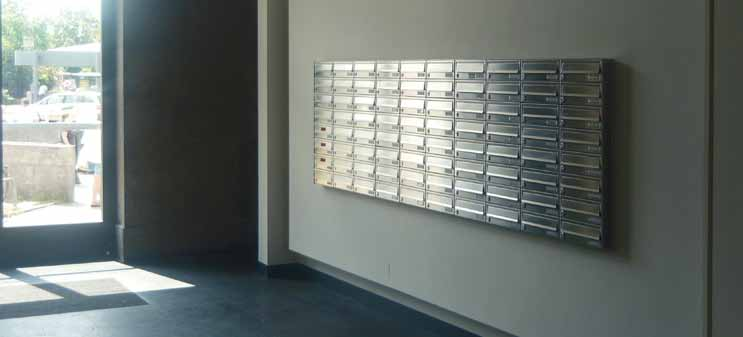Unterputz-Briefkastenanlage mit horizontalen Kästen, Teilwandeinbau und