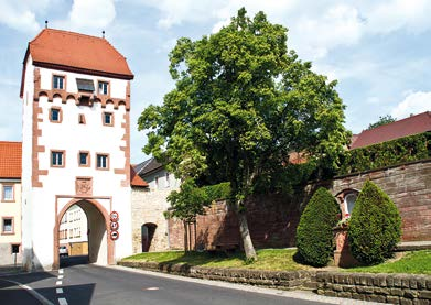 de Das Gartendorf am Main Margetshöchheim ist ein beliebter Wohnort im nordwestlichen Einzugsbereich von Würzburg und wird neben seinem noch sehr bodenständigen Charakter auch durch die Ausstrahlung
