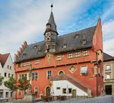 KOntaKt Im Herzen des fränkischen Weinlandes liegt die moderne Kleinstadt Ochsenfurt.