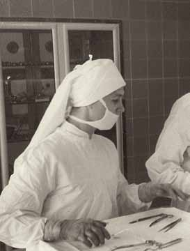 Vor über 100 Jahren wurde in Wuppertal-Barmen das Petrus- Krankenhaus gegründet. Schon sehr früh bildete sich hier ein wichtiger Schwerpunkt heraus: die Chirurgie.