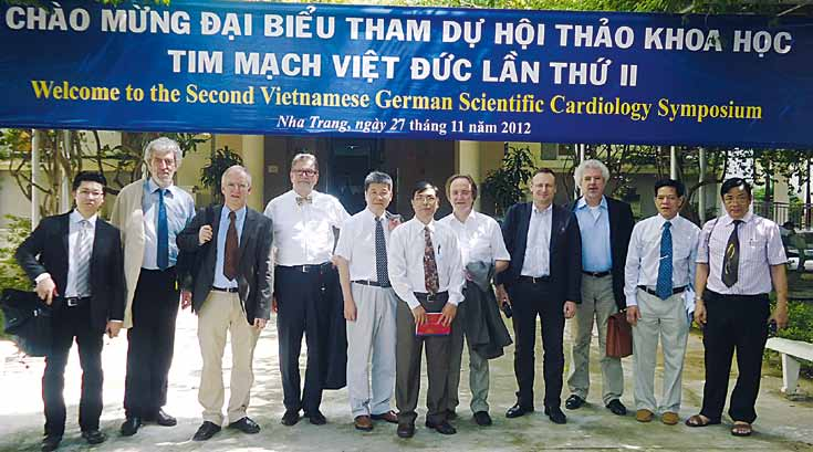 Idee Einsatz Aufbruchstimmung in Fernost Deutsch-Vietnamesischer Förderkreis für Kardiologie zu Besuch in Vietnam Vom 24. November bis 2. Dezember 2012 fanden die 12.