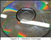 Mittlere Schäden (3 min) Mittlere Schäden sind spürbar, wenn man mit dem Fingernagel über die Disk fährt.