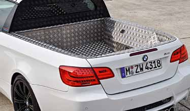 Debüt als Aprilscherz: Auch der jüngste Werkstattwagen der BMW-Motorsportabteilung basiert auf der Cabriolet-Karosserie verfügt aber über eine Straßenzulassung Einstiegsmodell für junge Zielgruppen: