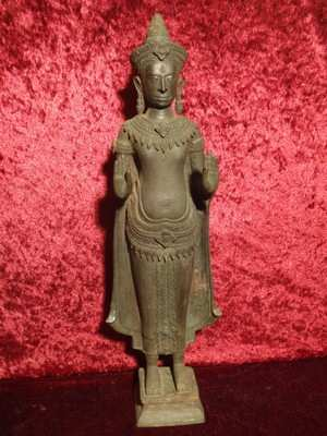 Khmer-Buddha stehend, Material: Bronze, mit der Furchtlosigkeits-Geste Herkunftsland: