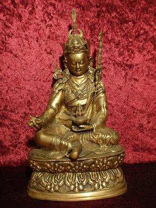 Padmasambhava, Material: Bronze Herkunftsland: Nepal Höhe: 38 cm, Sockelbreite: